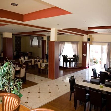 Hotel Uni Palas II Kavadarci Exteriör bild